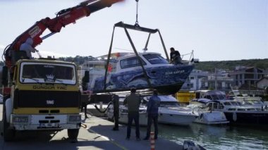 2020, İzmir, Türkiye - 1 Kasım 30 Ekim 'de Ege Denizi' nde bir deprem oldu 7.0 ML. Deprem Seferihisar 'da tsunamiye neden oldu..