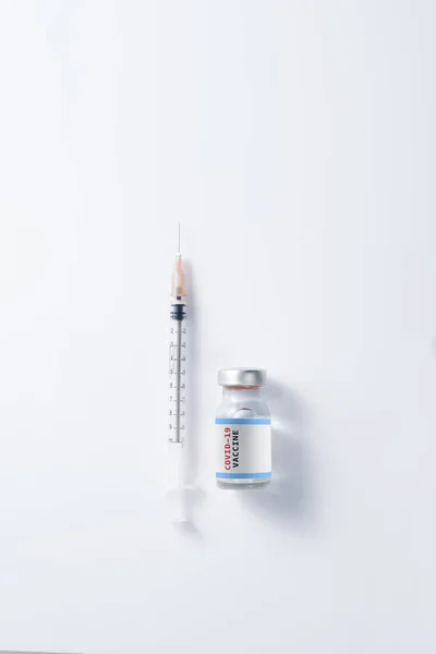 Covid Written Vaccine Bottle Syringe White Background — Stock Photo, Image