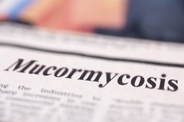 Mucormycosis yazılı gazete metne yakın çekim.