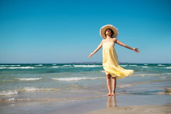 Woman Straw Hat Yellow Dress Beach Arms Streched — Stock Photo, Image