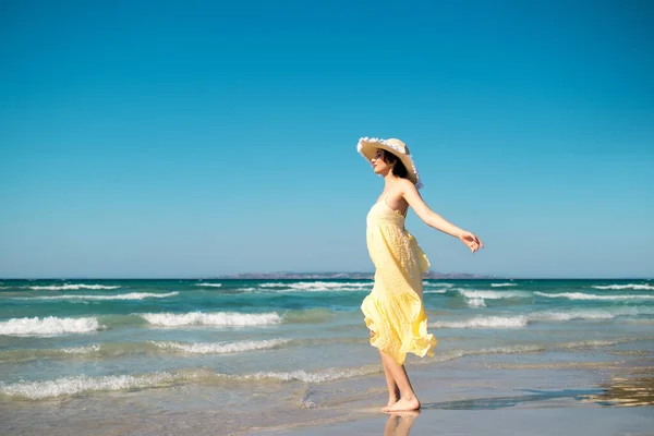 Woman Straw Hat Yellow Dress Beach Arms Streched — Stock Photo, Image