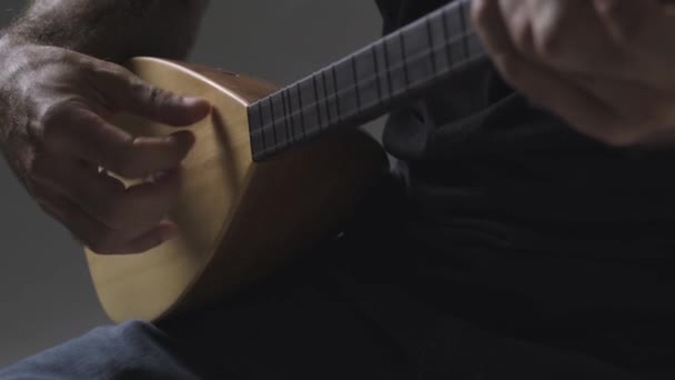 Gros Plan Playing Kopuz Qui Est Instrument Cordes Nommé Baglama — Video