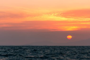 Konak İzmir 'den deniz üzerinde gün batımı