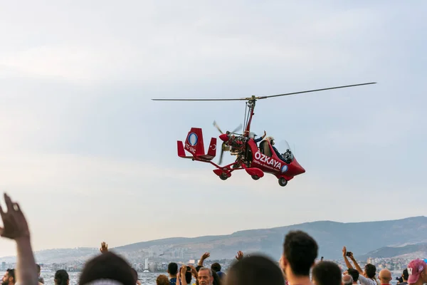 Izmir Turquia Setembro 2021 Gyrocopter Demonstra Céu Celebrações Dia Libertação — Fotografia de Stock