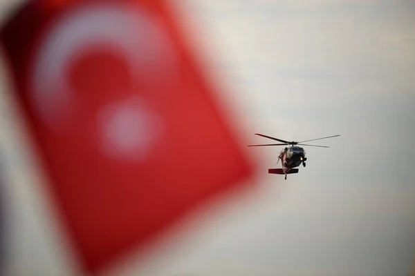 Izmir Törökország Szeptember 2021 Török Csendőr Helikopter Demonstrál Égen Ünnepségek — Stock Fotó