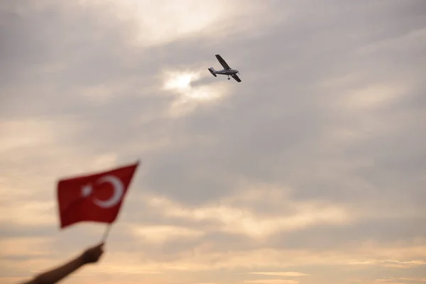 Izmir Törökország Szeptember 2021 Egy Repülő Repül Égen Szabadság Napján — Stock Fotó