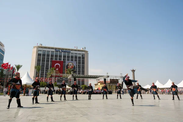 Izmir Türkei September 2021 Menschen Die Freiheitsfeiertag Von Izmir Auf — Stockfoto