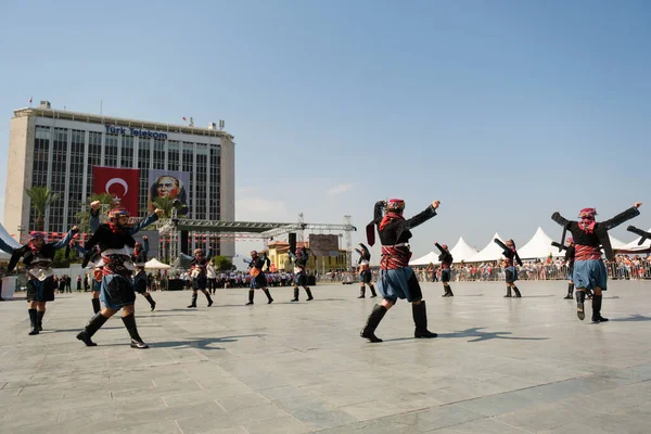 Izmir Türkei September 2021 Menschen Die Freiheitsfeiertag Von Izmir Auf — Stockfoto