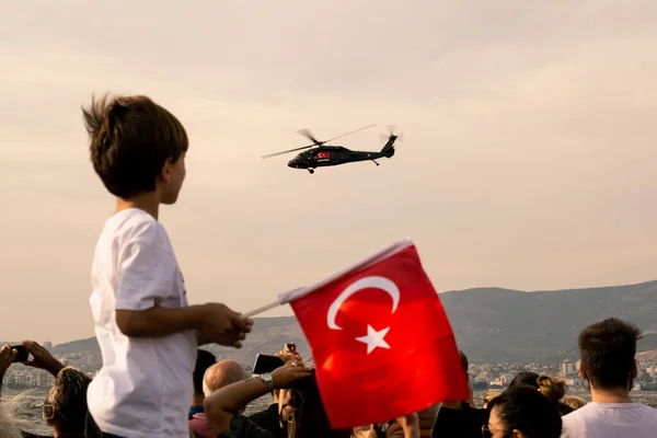 Izmir Turquía Septiembre 2021 Helicóptero Turco Volando Cielo Día Libertad —  Fotos de Stock