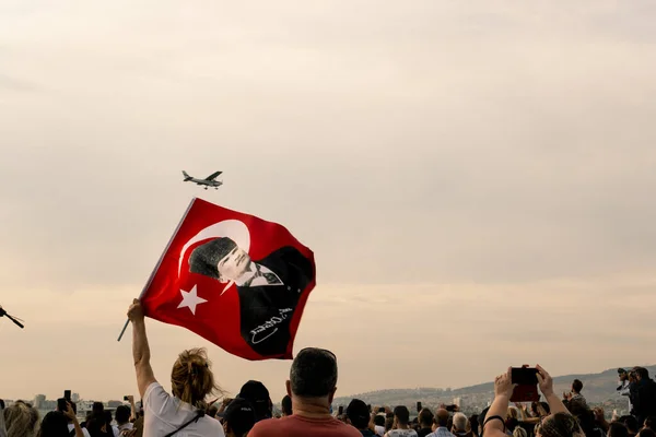 Izmir Turquía Septiembre 2021 Avión Volando Cielo Día Libertad Izmir — Foto de Stock