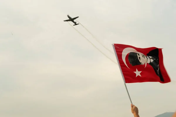 Izmir Törökország Szeptember 2021 Egy Repülő Repül Égen Szabadság Napján — Stock Fotó