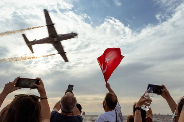 Izmir Turkey September 2021 Plane Flying Sky Liberty Day Izmir — Stock Photo, Image