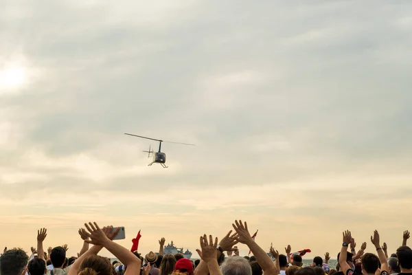 Izmir Turchia Settembre 2021 Manifestazione Elicottero Cielo Con Enormi Bandiere — Foto Stock