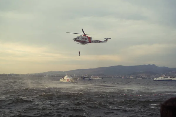 Izmir Turchia Settembre 2021 Guardia Costiera Turca Dimostra Esercitazione Salvataggio — Foto Stock