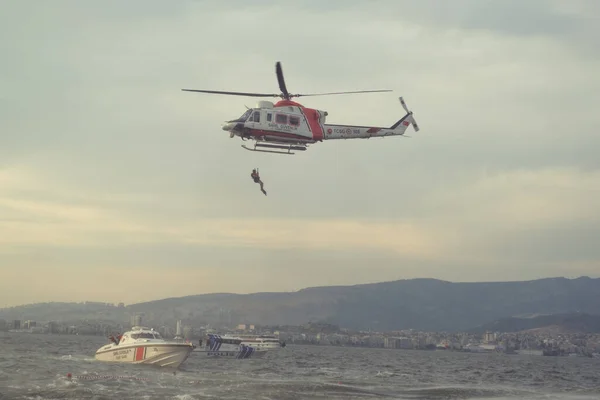 Izmir Turchia Settembre 2021 Guardia Costiera Turca Dimostra Esercitazione Salvataggio — Foto Stock