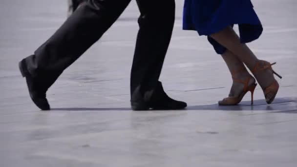 Nahaufnahme Von Izmir Walzer Tanzenden Menschen Füßen — Stockvideo