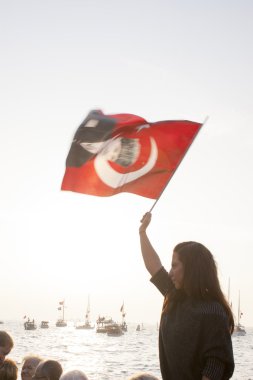 bayrak ve kadın