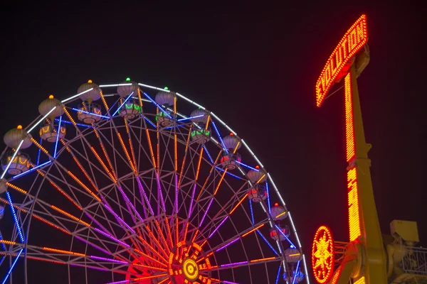 Ferris wheel and evolution — Stock Photo, Image