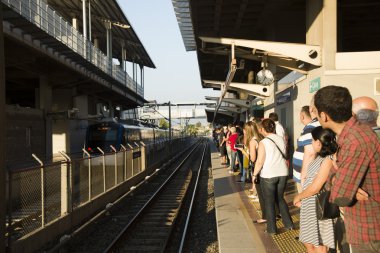 Tren bekliyor
