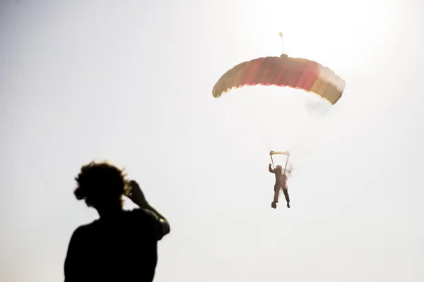 Humo de paracaídas — Foto de Stock
