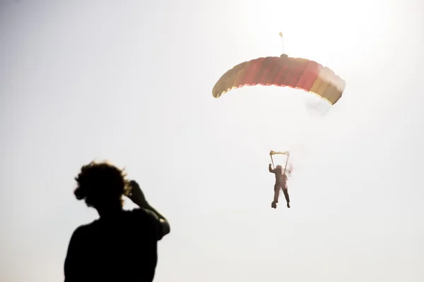 Fallschirmrauchen — Stockfoto