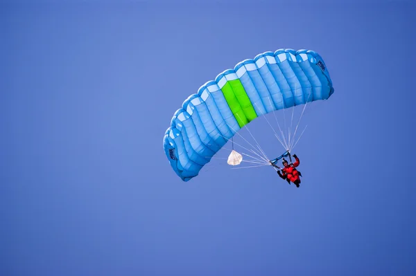 降落伞 — 图库照片