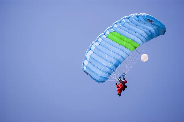 降落伞 — 图库照片
