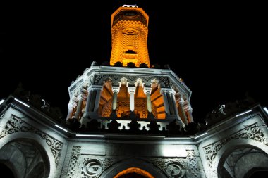 Izmir Saat Kulesi, gece.