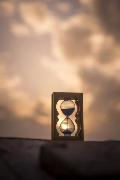 Hourglass on wooden pier. — Stock Photo, Image