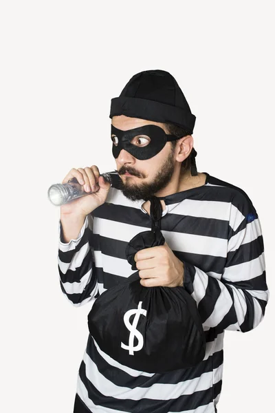 Einbrecher bei Raubüberfall erwischt. — Stockbild Einbrecher — Stockfoto