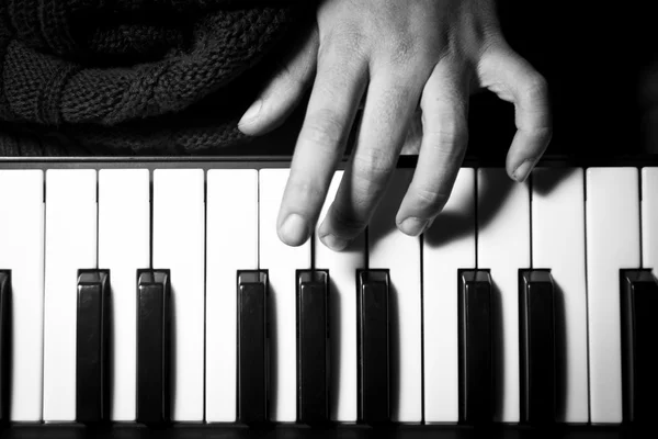 Suonare il pianoforte — Foto Stock