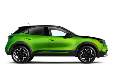 Şeffaf bir arkaplanda yeşil renkli bir B-SUV 'un stüdyo görüntüsü