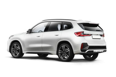 Şeffaf bir arka planda beyaz renkli, modern bir SUV 'nin kısmen sol ve arka tarafı.