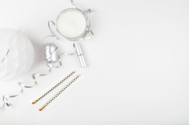 Beyaz arka plan tablo, Görünüm tablo mockup, aksesuarları modern,