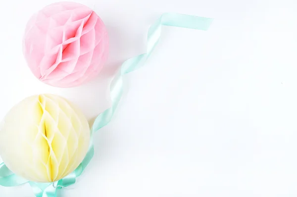 Бумажные разноцветные шарики — стоковое фото