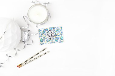 Beyaz arka plan tablo, Görünüm tablo mockup, aksesuarları modern,