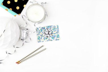 Beyaz arka plan tablo, Görünüm tablo mockup, aksesuarları modern,