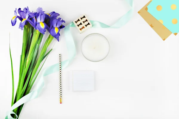 Vrouw Bureau, kop site, vrouwelijke, gouden accessoires, mock up — Stockfoto