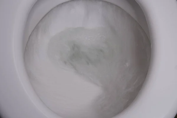 トイレだ 白いトイレボウル — ストック写真