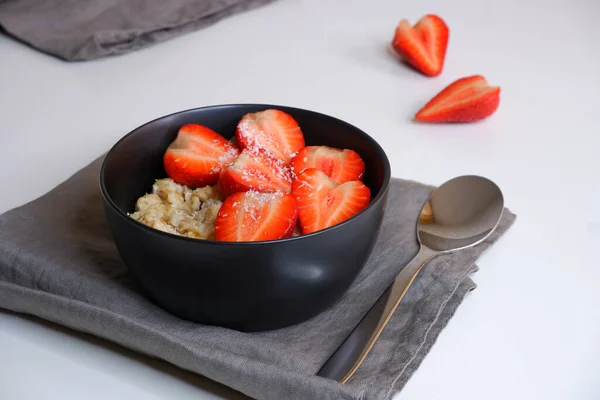 Harina Avena Con Fresas Sabroso Desayuno Cocinar Gachas —  Fotos de Stock