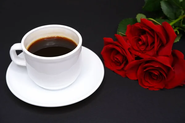 Café Rosas Sobre Fondo Negro Flores — Foto de Stock