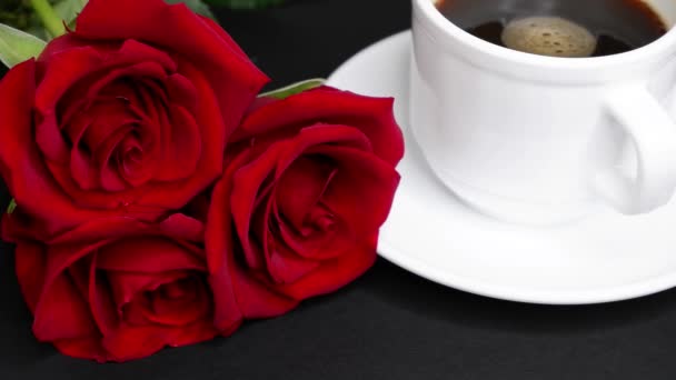 Καφέ Και Τριαντάφυλλα Μαύρο Φόντο Άνθη — Αρχείο Βίντεο