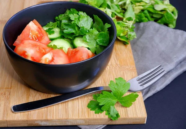 Plantaardige Salade Een Houten Plank — Stockfoto