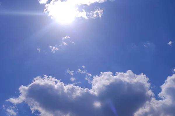 Himmel Mit Wolken Und Sonne Geeignet Für Hintergründe Himmelsstruktur — Stockfoto