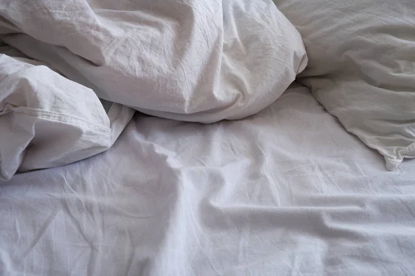 ベッドリネンの質感 白いベッドリネンの背景 ベッドだ — ストック写真