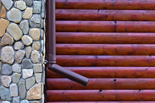 Descente Sur Mur Maison Campagne Gros Blocs Fluviaux Bûches Bois — Photo