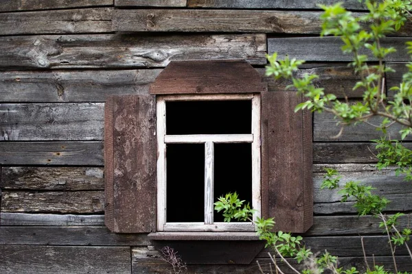 Ventana Vacía Negra Vieja Casa Madera Abandonada — Foto de Stock