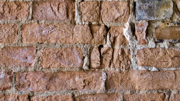 红砖墙水泥连接的旧砖块 — 图库照片