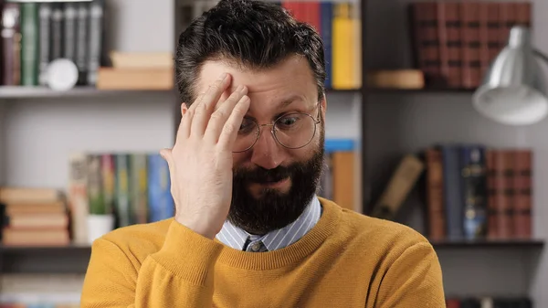 Uomo Perdita Smarrimento Sorpreso Frainteso Emozione Facepalm Colpo Medio — Foto Stock