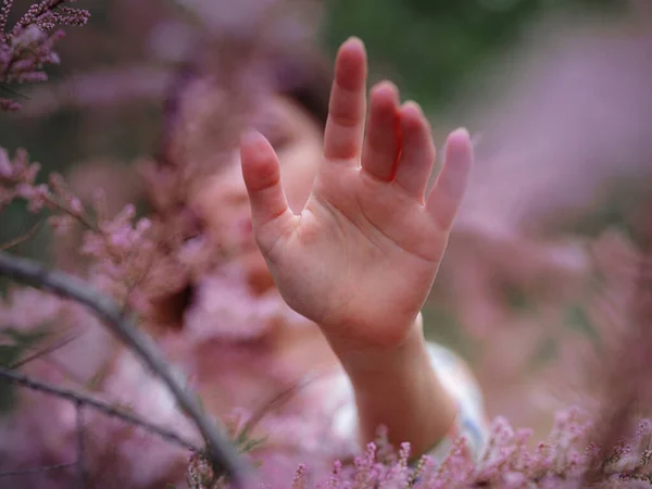 Beautiful Young Asian Woman Enjoying Blooming Flowers Spring Nude Make — Stock Photo, Image